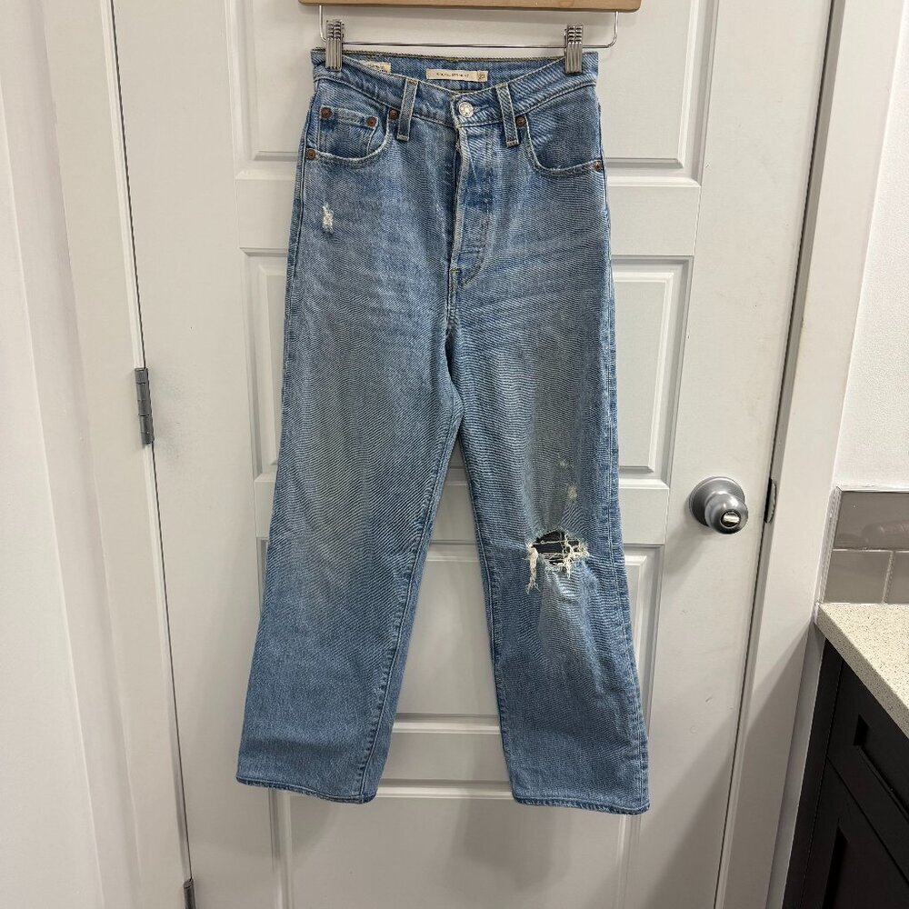 Levi Ribcage Straight Size 23 High Rise Distressed